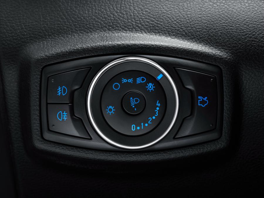 Детали интерьера Ford Ka+ Active 2018 года  (WW) (фото 17 из 19)